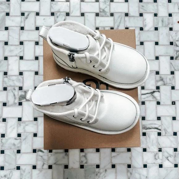 UGG Neumel II Toddler Boots | White Leather | Size 11 | Lace Up Zip | New in Box - Picture 5 of 6